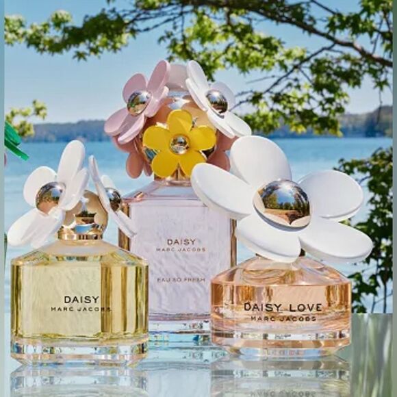 Marc Jacobs Daisy Eau So Fresh 4.2 oz Eau de Toilette & Body Lotion Set … - Picture 5 of 17